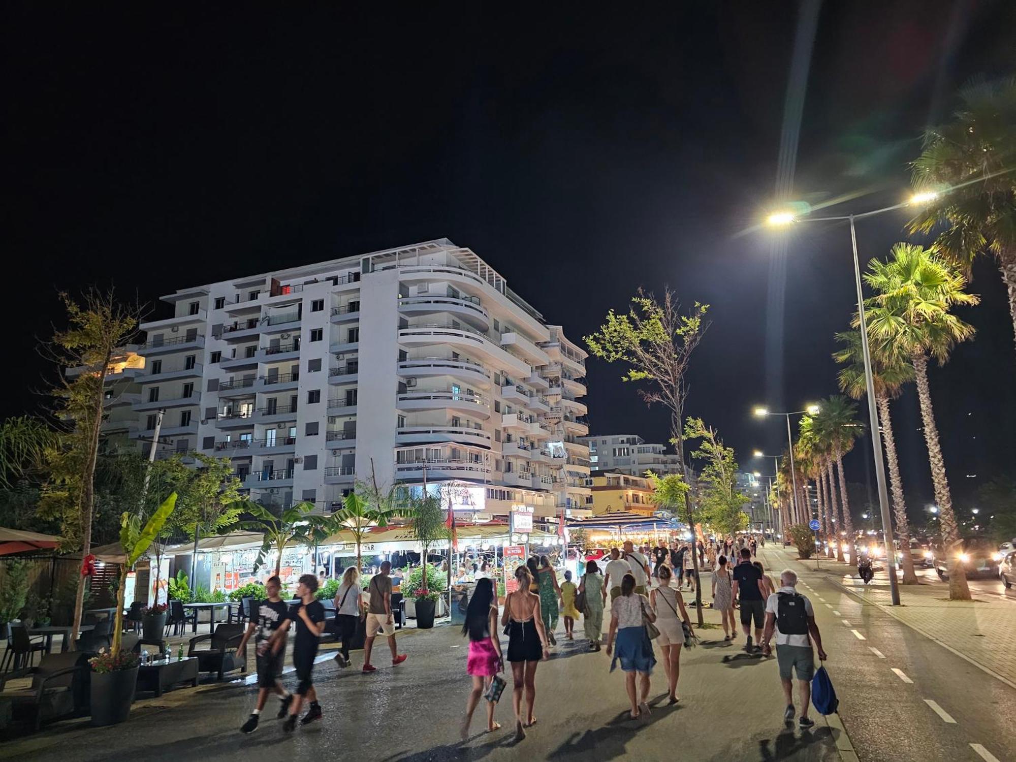 Seascape Apartments Vlore Bagian luar foto