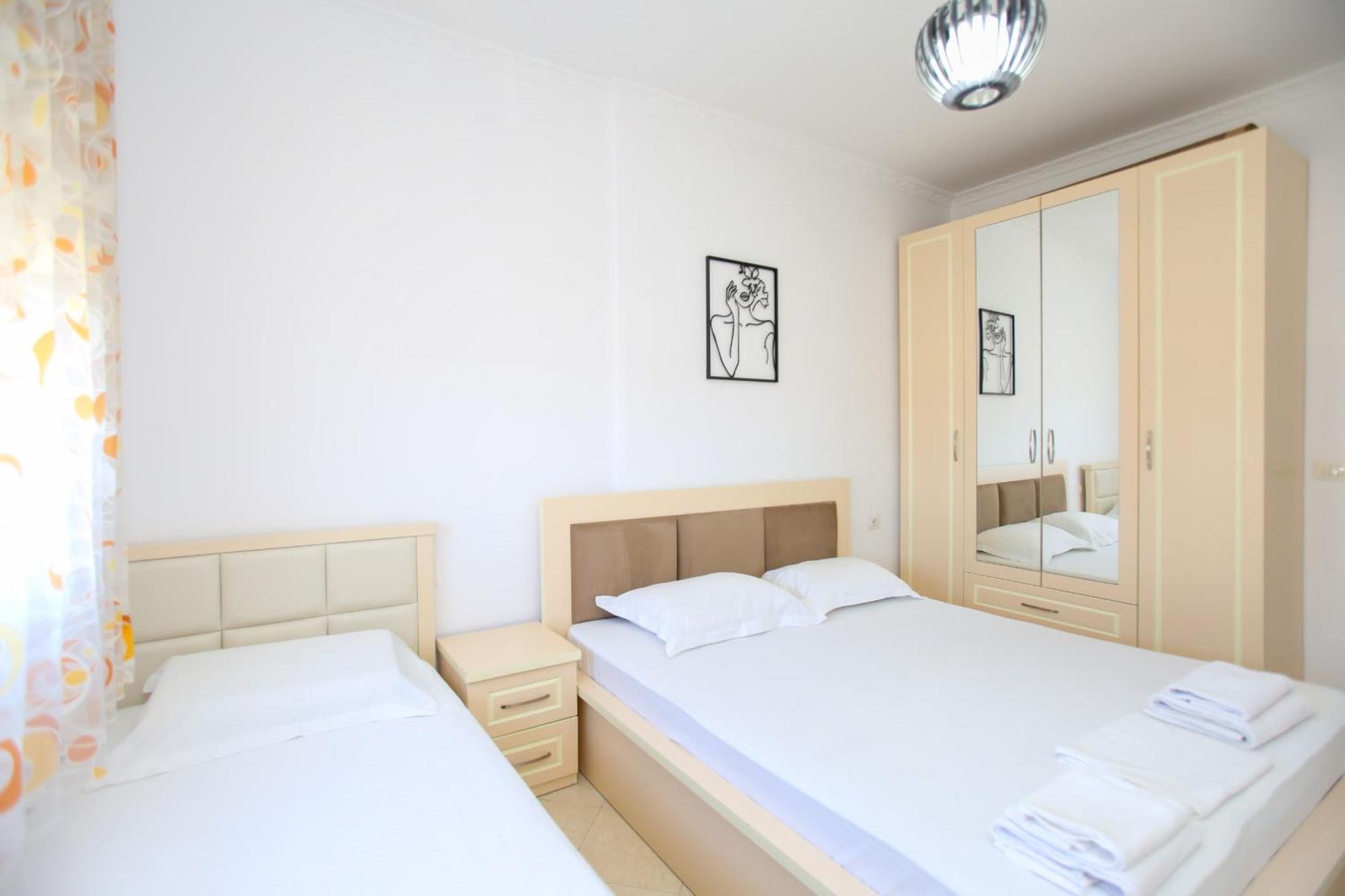 Seascape Apartments Vlore Bagian luar foto