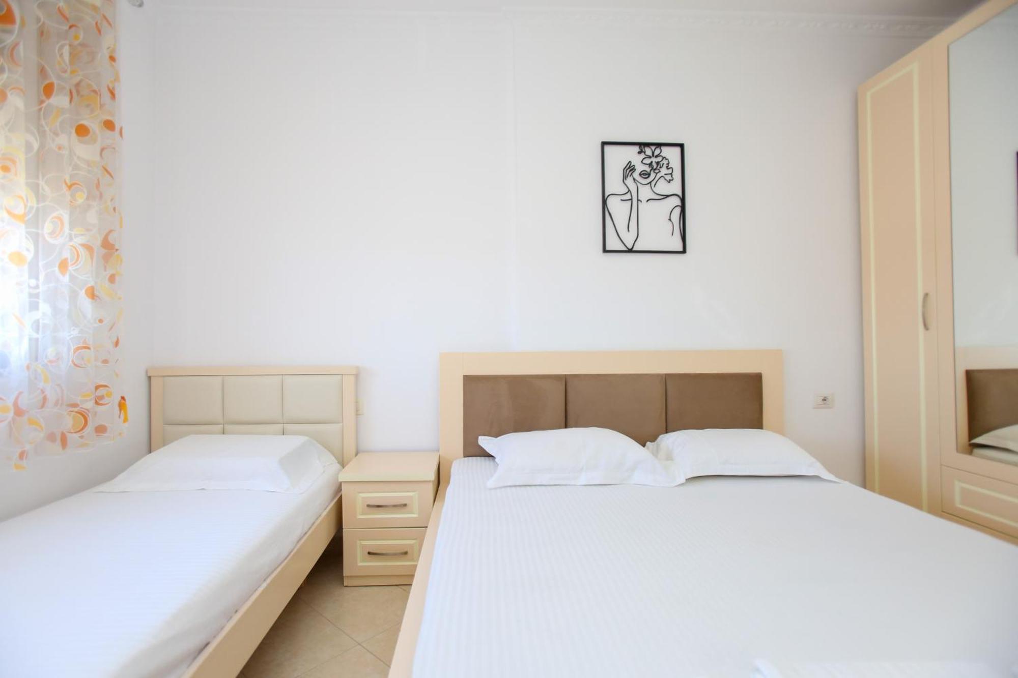 Seascape Apartments Vlore Bagian luar foto
