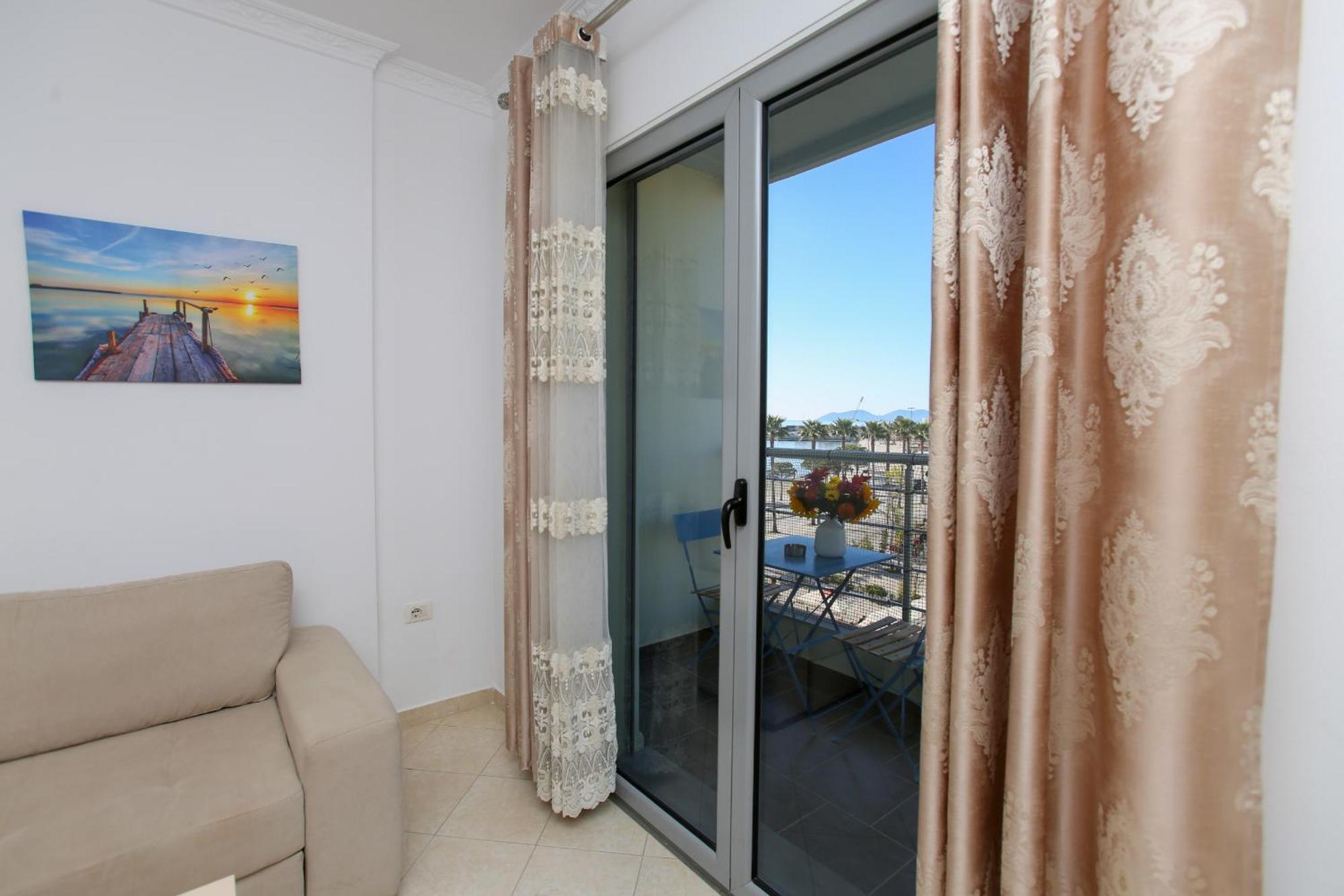 Seascape Apartments Vlore Bagian luar foto